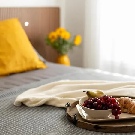 The Golden Retreat - San Babila Duomo Apartment Milan