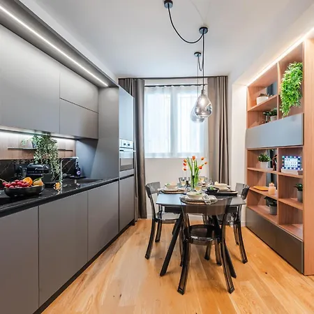 아파트 The Golden Retreat - San Babila Duomo *