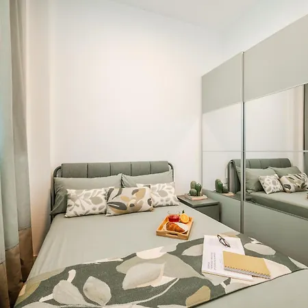 The Golden Retreat - San Babila Duomo Apartment